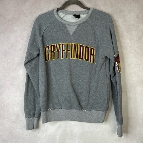 Wizarding World Of Harry Potter Universal Studios Gryffindor Sweatshirt Sz S - Picture 1 of 8